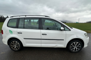 lieferwagen_und_transporter_-_vw_touran_1_4_tsi_ecofuel_trendline_-_vw_300329.jpg