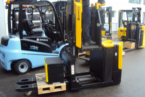 m020-other-forklift-truck-yale_104252.jpg