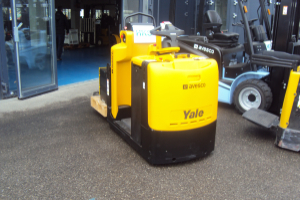 mo20-warehouse-order-pickers-yale_163169.jpg