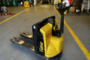 mp16-warehouse-transporter-yale_182697.jpg