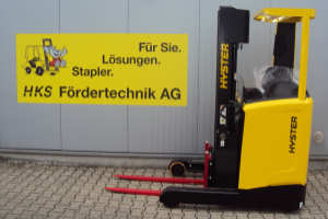 r12e-warehouse-stacker-hyster_187041.jpg