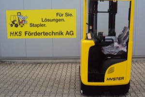 r12e-warehouse-stacker-hyster_187042.jpg