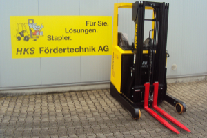 r12e-warehouse-stacker-hyster_213016.jpg