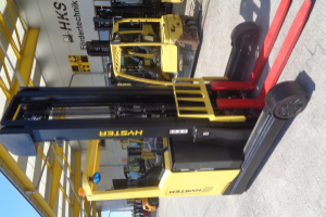 r25-warehouse-stacker-hyster_188691.jpg