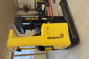 r25-warehouse-stacker-hyster_290626.jpg