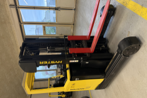 r25-warehouse-stacker-hyster_290627.jpg