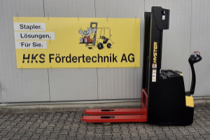 s12-il-warehouse-stacker-hyster_293556.jpg