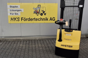 s12-il-warehouse-stacker-hyster_293557.jpg