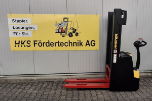 s12-warehouse-stacker-hyster_293561.jpg