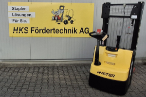 s12-warehouse-stacker-hyster_293568.jpg