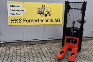 s12ac-il-warehouse-stacker-hyster_242489.jpg