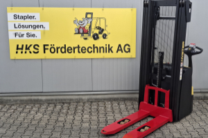 s14-warehouse-stacker-hyster_293546.jpg