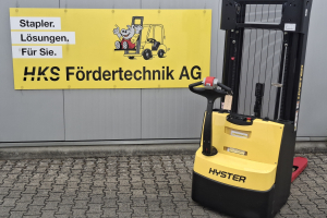 s14-warehouse-stacker-hyster_293548.jpg