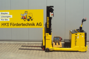 s15c-warehouse-stacker-hyster_175132.jpg