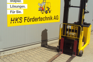 s15c-warehouse-stacker-hyster_175133.jpg