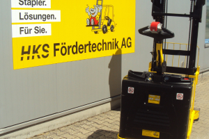 s15c-warehouse-stacker-hyster_175134.jpg