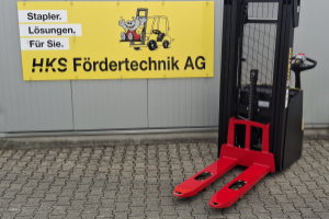 s16-il-warehouse-stacker-hyster_293918.jpg