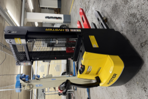 s16-il-warehouse-stacker-hyster_307657.jpg