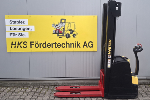 s16-warehouse-stacker-hyster_283638.jpg