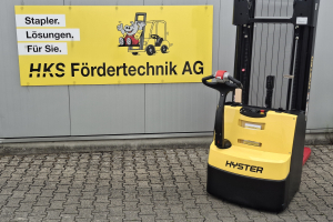 s16-warehouse-stacker-hyster_293658.jpg