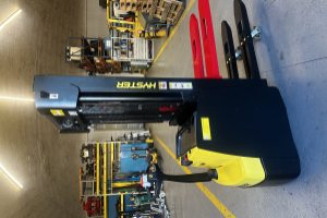 s16ac-il-warehouse-stacker-hyster_252850.jpg