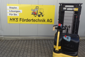 s16ac-warehouse-stacker-hyster_233306.jpg