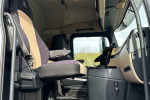 sattelzugmaschine_-_actros_1843_4x2__-_mercedes_226753.jpg