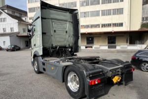 sattelzugmaschine_-_actros_1845__-_mercedes_280215.jpg