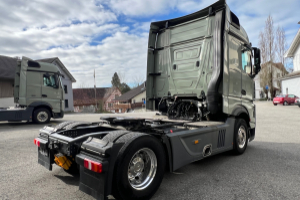 sattelzugmaschine_-_actros_1845__-_mercedes_280216.jpg