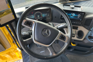 sattelzugmaschine_-_actros_1853_4x2_edition1_retarder__-_mercedes_249353.jpg