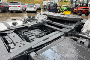 sattelzugmaschine_-_actros_2044_4x4__-_mercedes_247790.jpg