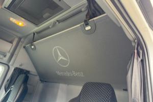 sattelzugmaschine_-_actros_2044_4x4__-_mercedes_247796.jpg