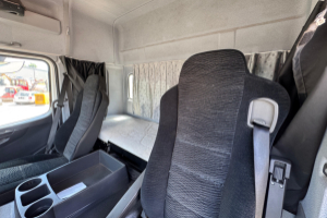 sattelzugmaschine_-_atego_1330_4x2_-_mercedes_241834.jpg