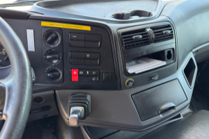 sattelzugmaschine_-_atego_1330_4x2_-_mercedes_241835.jpg