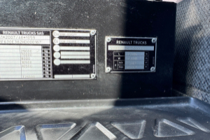 sattelzugmaschine_-_c480_6x4__-_renault_296980.jpg