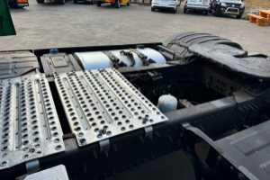 sattelzugmaschine_-_fh-420_4x2__-_volvo_300783.jpg