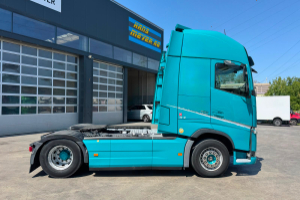 sattelzugmaschine_-_fh-460_xxl_2x_tanks_1200l_-_volvo_300014.jpg