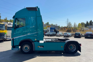 sattelzugmaschine_-_fh-460_xxl_2x_tanks_1200l_-_volvo_300018.jpg