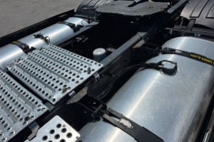 sattelzugmaschine_-_fh-460_xxl_2x_tanks_1200l_-_volvo_300019.jpg