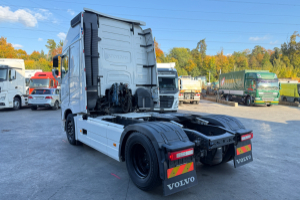 sattelzugmaschine_-_fh-500_standklima_xxl_4x2_-_volvo_257465.jpg