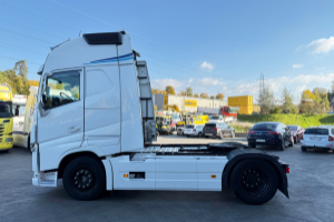 sattelzugmaschine_-_fh-500_standklima_xxl_4x2_-_volvo_257466.jpg