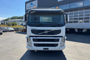 sattelzugmaschine_-_fm-420_4x2_-_volvo_295127.jpg