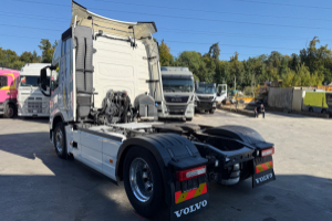 sattelzugmaschine_-_fm-460_4x2__-_volvo_256862.jpg