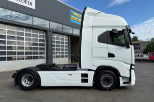 sattelzugmaschine_-_s-way_490_4x2_-_iveco_296238.jpg