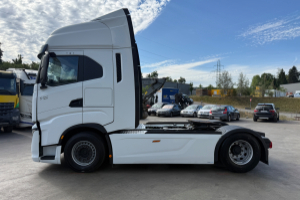 sattelzugmaschine_-_s-way_490_4x2_-_iveco_296242.jpg