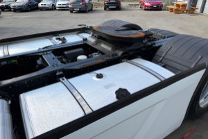 sattelzugmaschine_-_s-way_490_4x2_-_iveco_296243.jpg