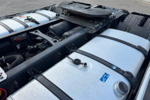 sattelzugmaschine_-_s450_4x2_2xtanks_1000l_-_scania_300766.jpg