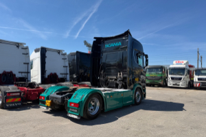 sattelzugmaschine_-_s650_v8_4x2_retarder_2xtanks__-_scania_285368.jpg
