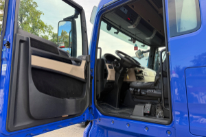sattelzugmaschine_-_tgs_18_500_4x4_hd_2kreishydraulik_-_man_308939.jpg