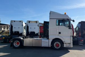 sattelzugmaschine_-_tgx_18_460_kompressor__-_man_306880.jpg